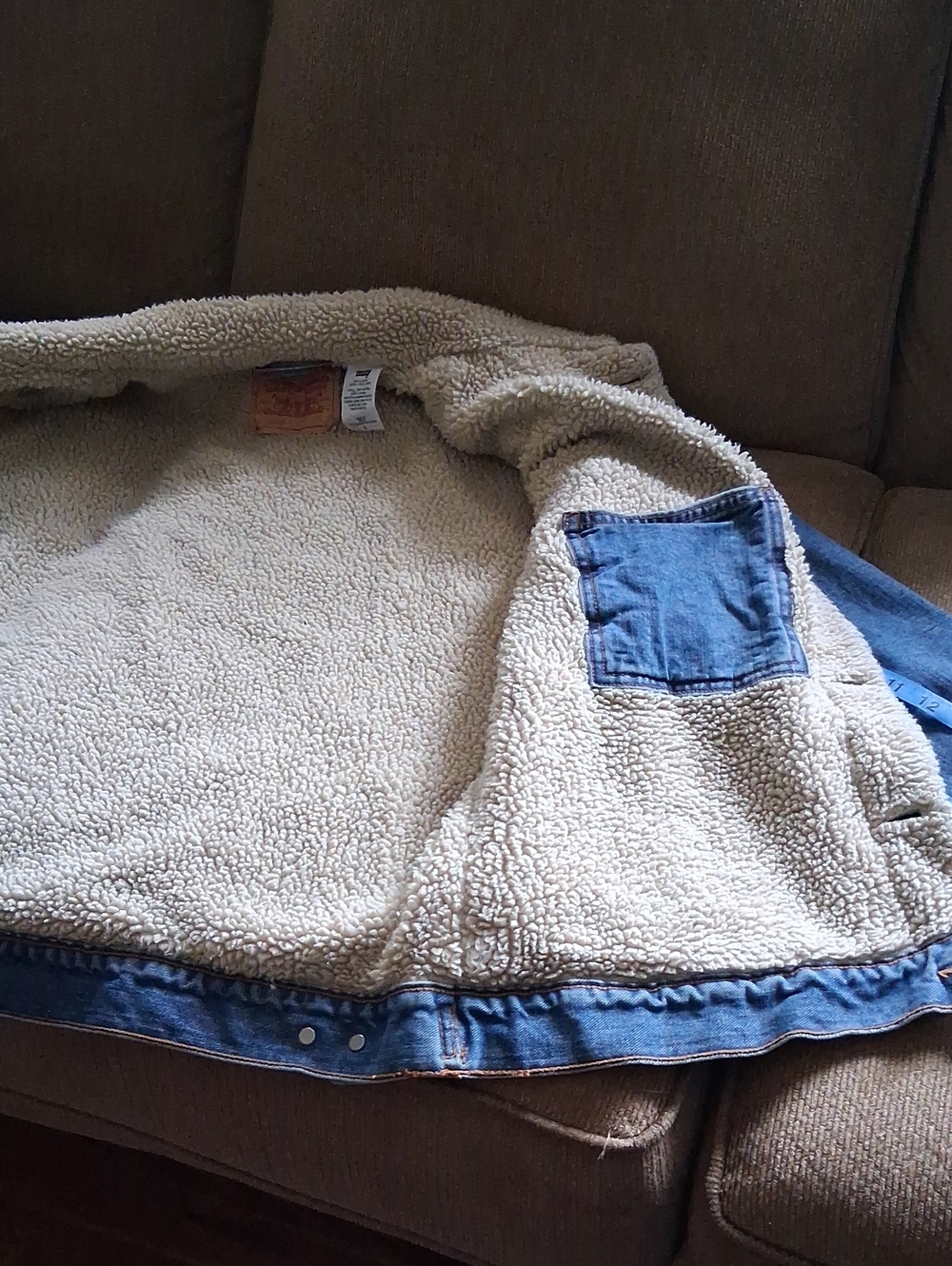 Levi's Cream Sherpa-Lined Jacket with Denim Accent - Picture 7 of 8